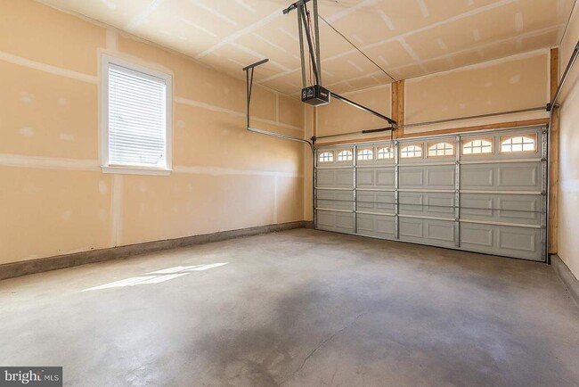 Building Photo - 5544 Old Colony Ct