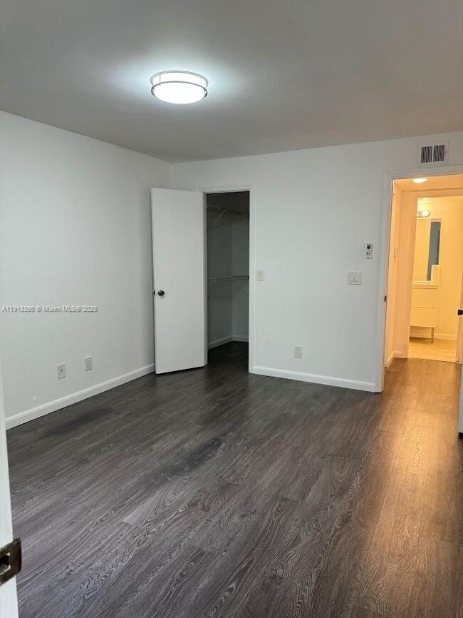 Building Photo - 12430 Vista Isles Dr