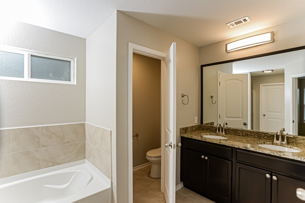 Building Photo - 8806 Double Oak
