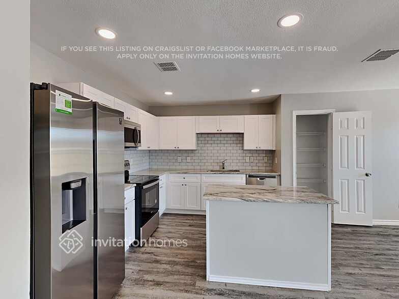 Building Photo - 136 Rolling Hills Pl