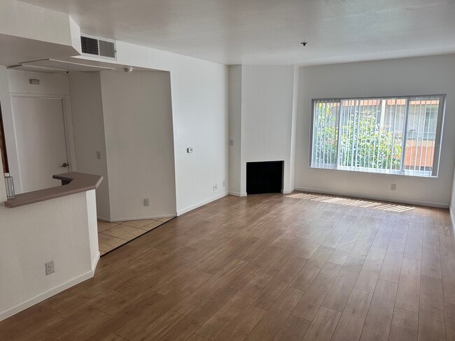 Building Photo - Churchill Apartments