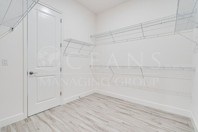 Building Photo - Luxurious 3-Bedroom Home Backing to a Natu...