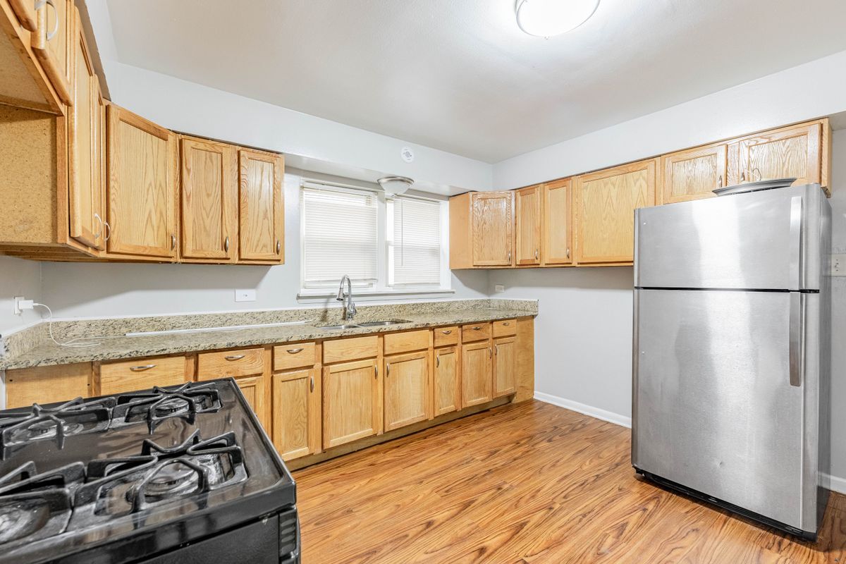 Building Photo - 7637 S Essex Ave