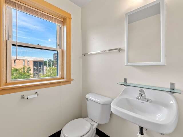 Building Photo - 2217 W Wisconsin Ave