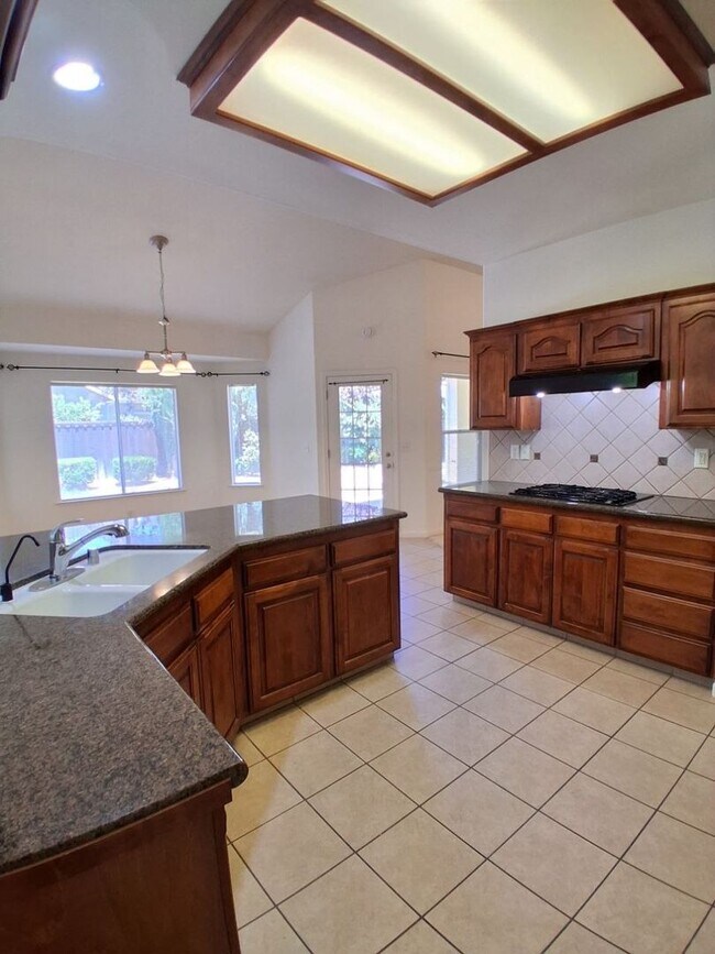 Building Photo - Desirable Clovis Single-Level Home: 3-bedroom, 2-bathroom