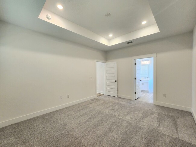 Building Photo - Beautiful new 4/2 home available in Greenb...