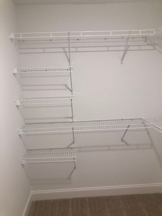 Building Photo - 3 Bedrooms + 2.5 Bath Renatal in East Brainerd