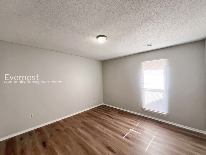 Building Photo - 1208 W E Ross Pkwy