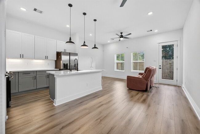 Building Photo - 314 Neyland St