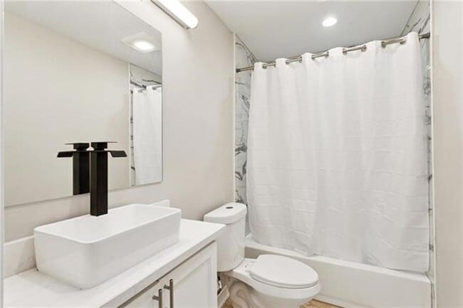 Building Photo - Kenner Beauty!!