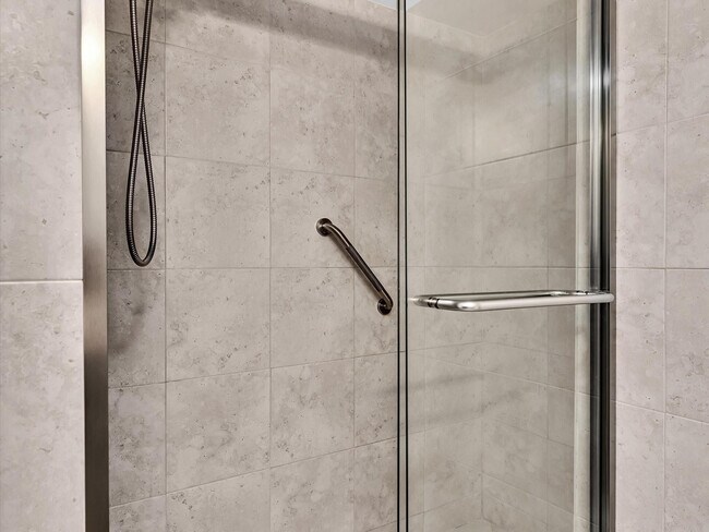 Building Photo - 1150 Hillsboro Mile