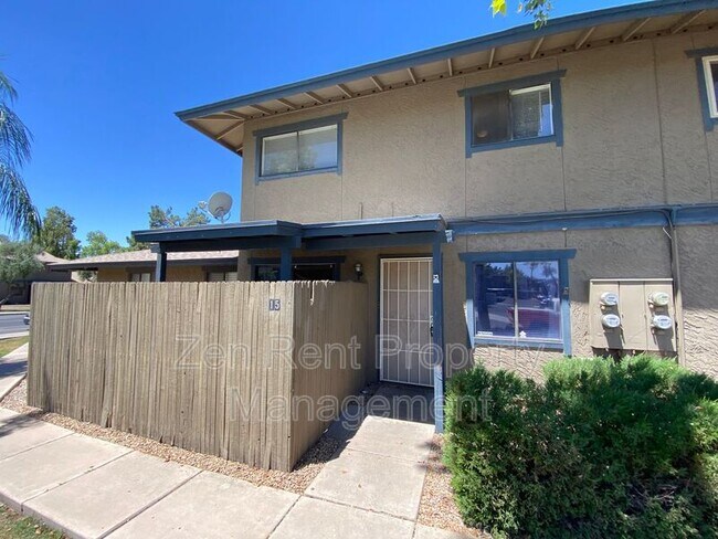 Primary Photo - 286 W Palomino Dr