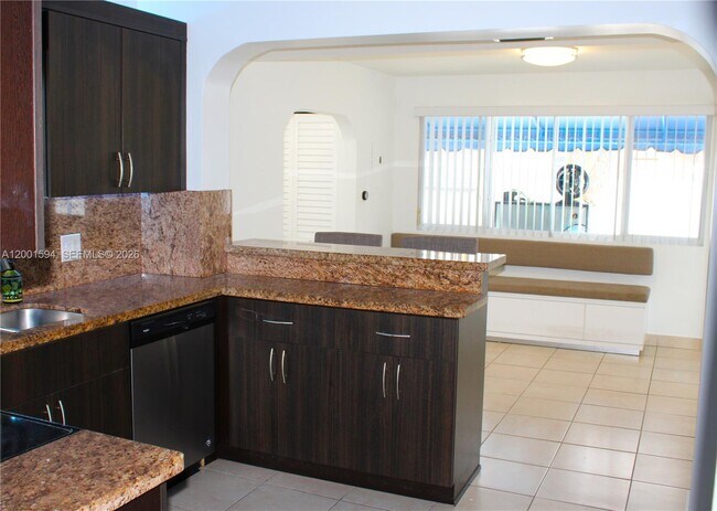 Building Photo - 2253 SW 10th St