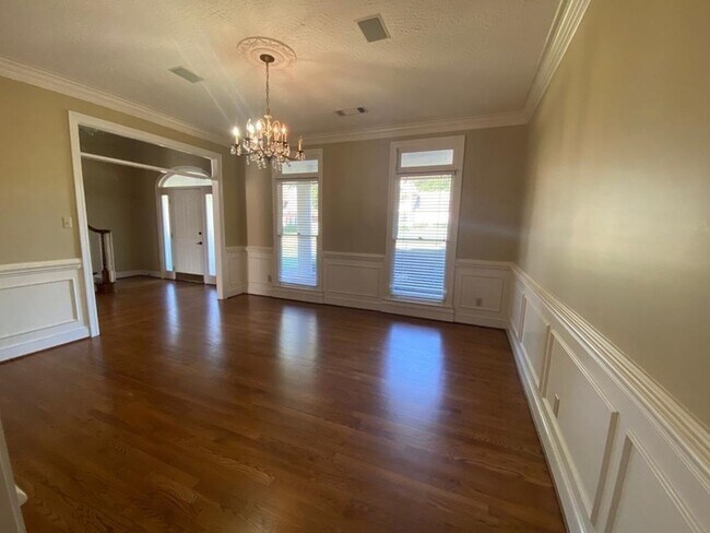 Building Photo - 1440 Asbury Dr