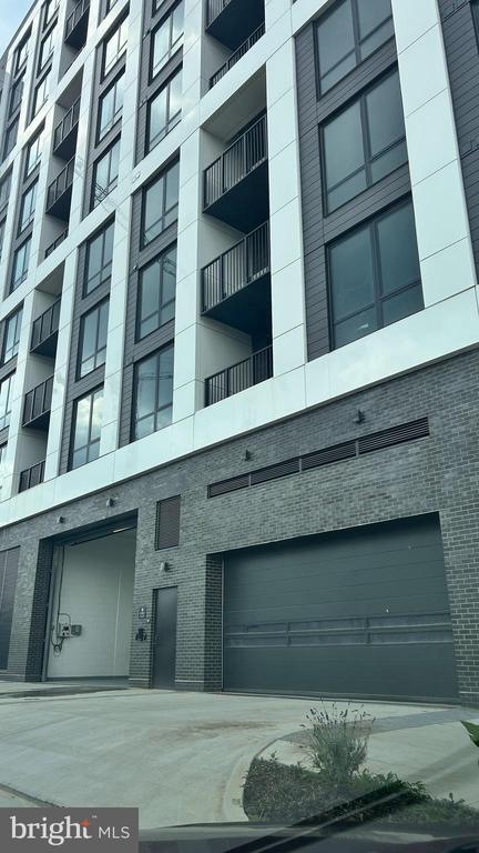 Building Photo - 255 W Falls Station Blvd