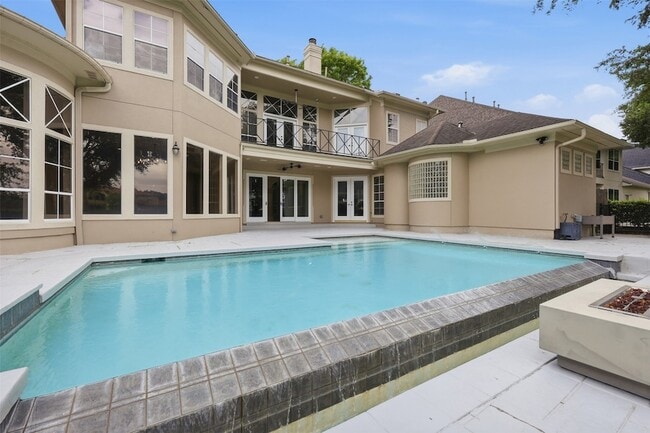 Building Photo - 3315 Riviera Dr