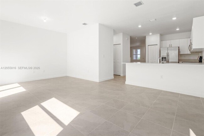 Building Photo - 2623 SE 25th Ter