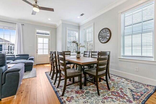 Building Photo - 1220 Carondelet St