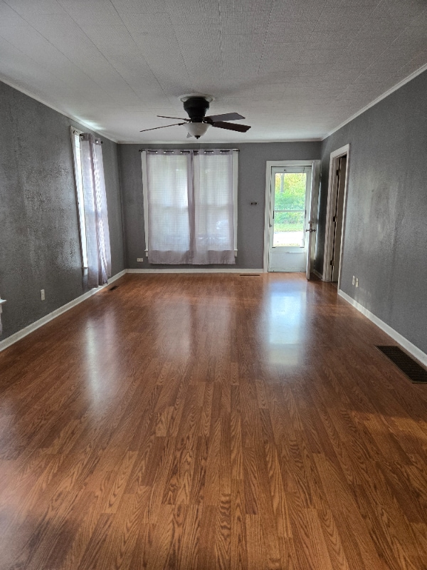 Building Photo - 252 S Oak St