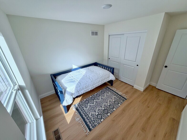 Room 2 - 10'3"x10'3" with closet - 4977 Knotty Alder Dr