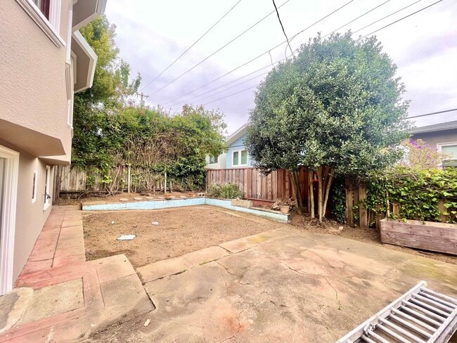 Building Photo - Westwood Park - Stunning 4BR+ / 2 BA Home ...