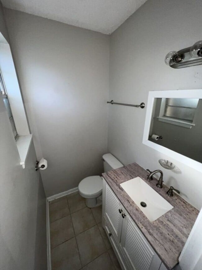 Building Photo - 3-Bedroom, 1.5-Bath Home in Baker  | Available Now!