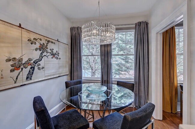 Building Photo - 518 Lamar Ave