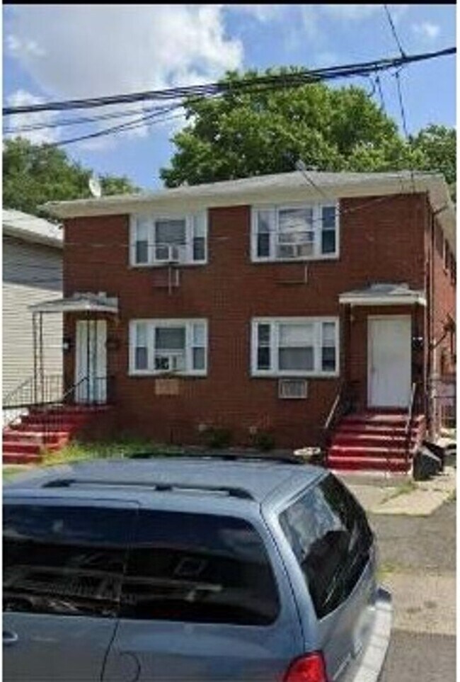 Building Photo - 614 Pierce Ave