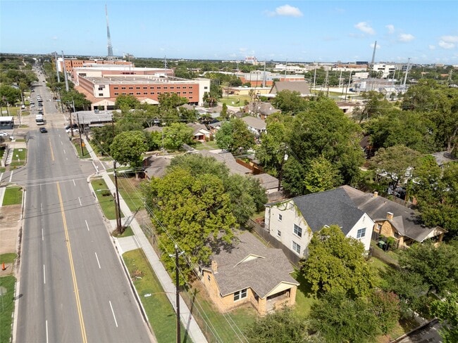 Building Photo - 3005 Arbor St