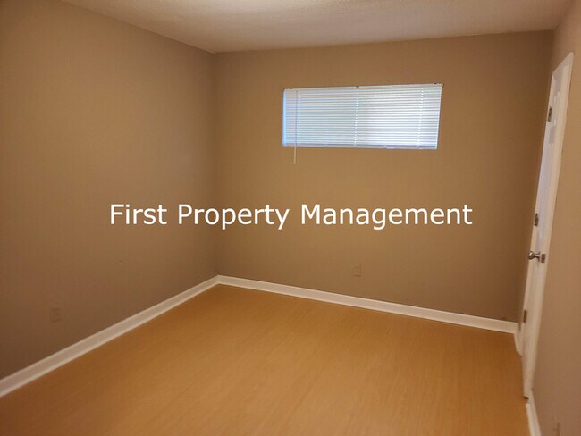 Building Photo - 2-bedroom Duplex