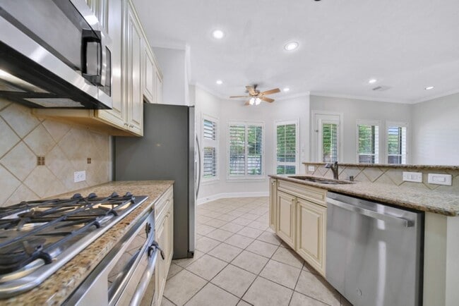 Building Photo - 6523 Monrovia Ln