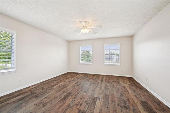 Building Photo - 109 Silverwood Dr