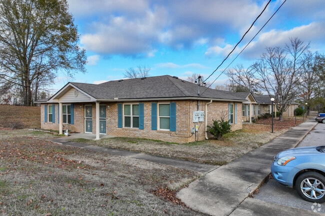 Building Photo - Eaglewood 8 Apartments