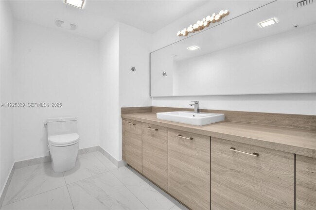 Building Photo - 400 Sunny Isles Blvd