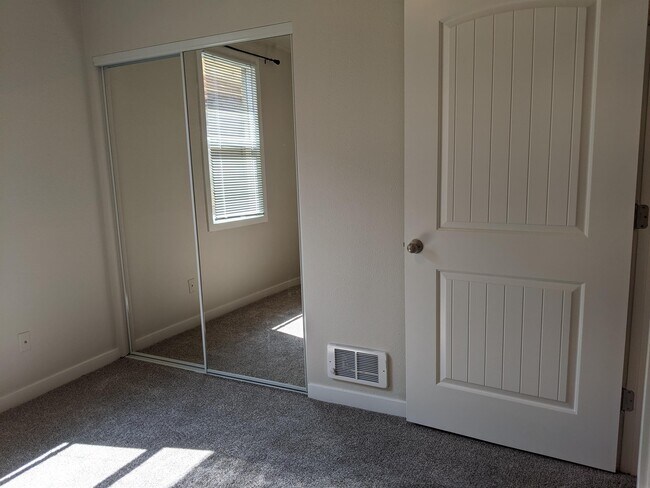 Building Photo - 8285 Meadowbrook Way SE