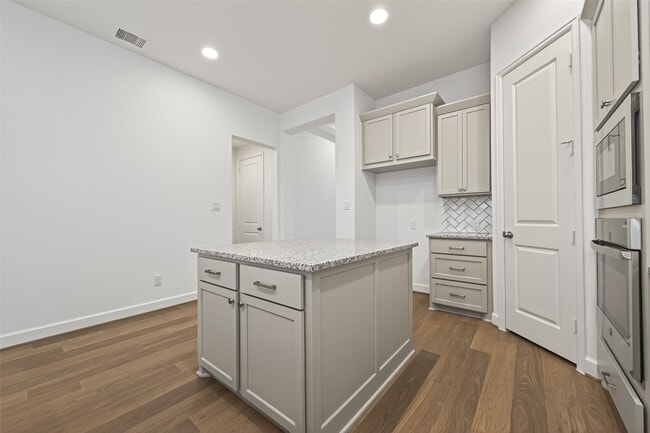 Building Photo - 319 Silver Sage St