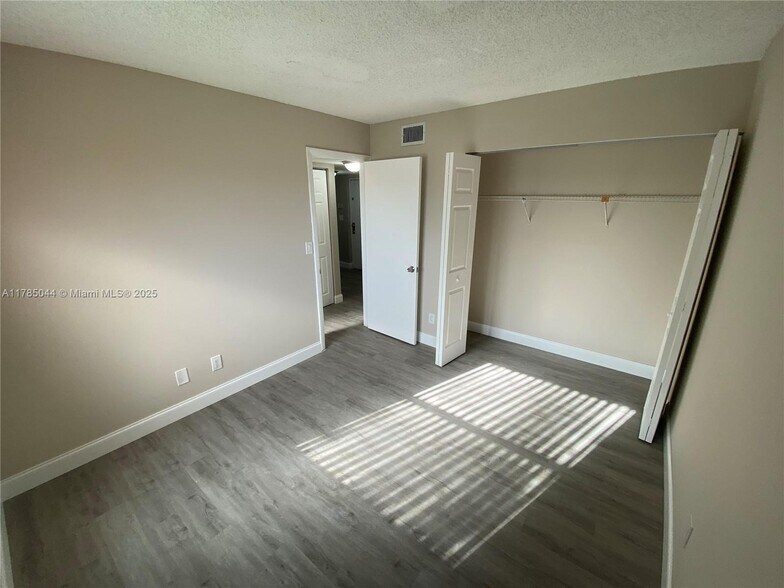 Building Photo - 3396 Foxcroft Rd
