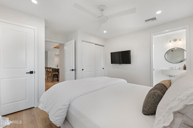 Building Photo - 4244 N 35th Pl