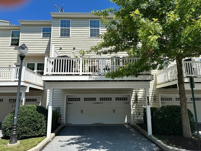 Building Photo - 504 Raymond Dr