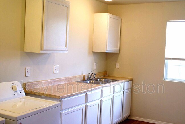 Building Photo - 2511 Rosalie St