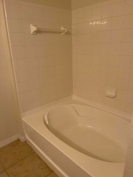 Building Photo - 549 SE Prescott Pl