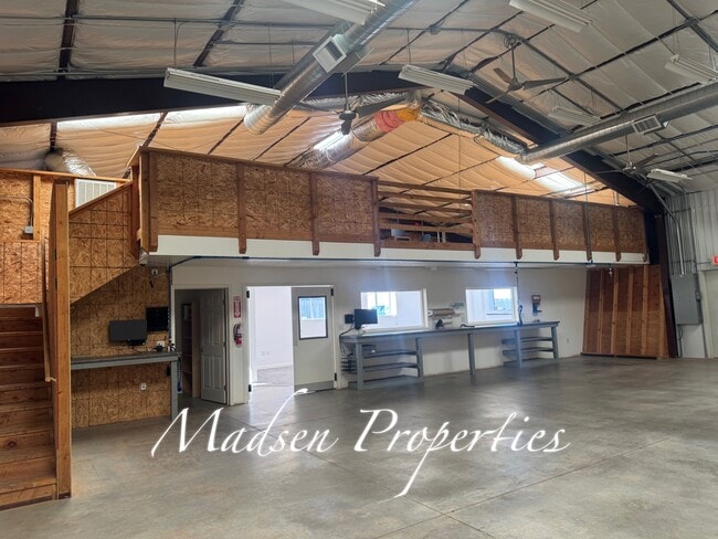 Building Photo - 1115 E Ewald Ct