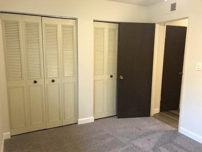 Building Photo - 2 Bedroom Condo in North Davis for September move in!