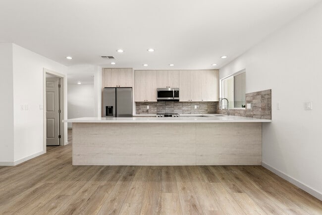 Building Photo - 6021 E Acoma Dr