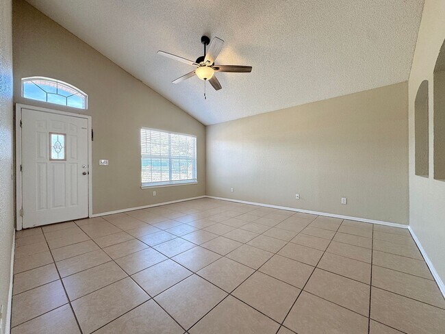 Building Photo - Northeast El Paso 4 Bed, 2 Bath close to Ft Bliss!