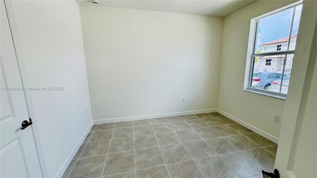 Building Photo - 2632 SE 27th Dr