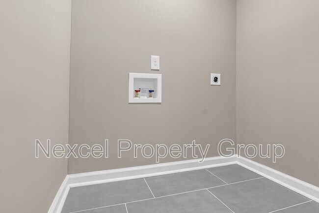 Building Photo - 8254 Whitebrook Dr