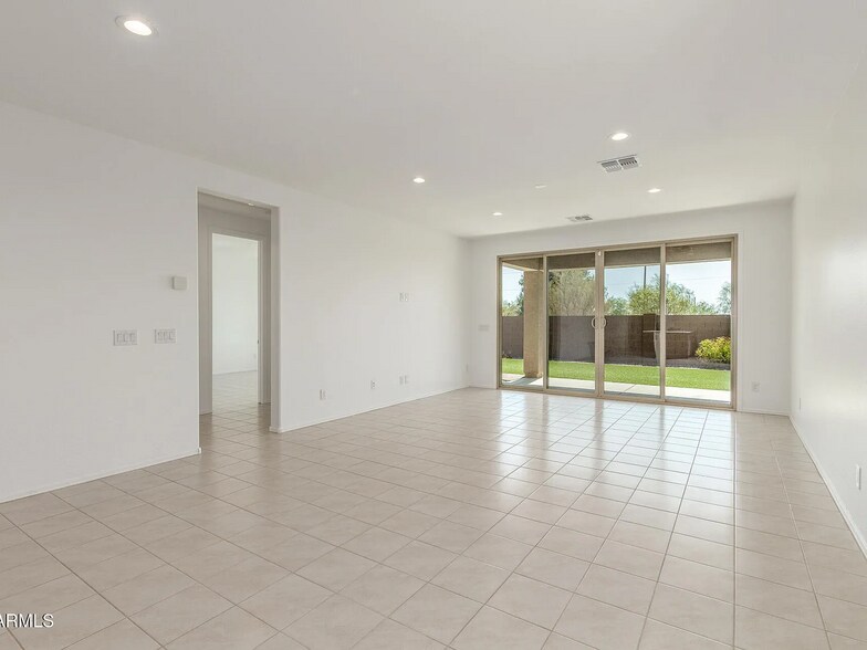 Building Photo - 637 S Lamar Pl