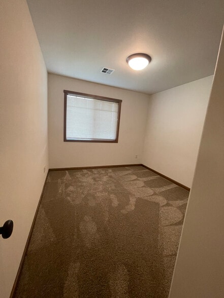 Building Photo - 1009 SW Juniper Gdns Ln