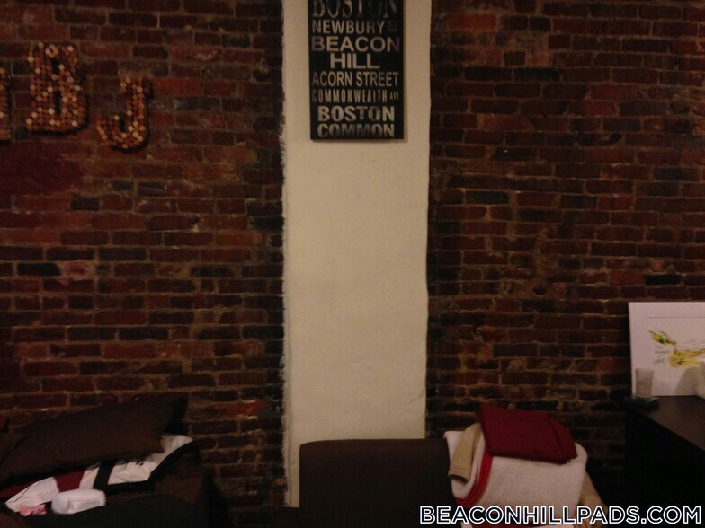 Building Photo - 40 Anderson St